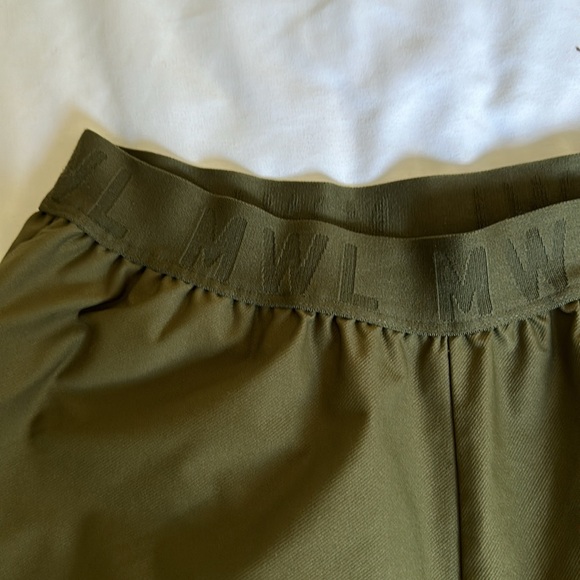 Madewell (MWL) Shorts in Dark Olive Green - Picture 2 of 3